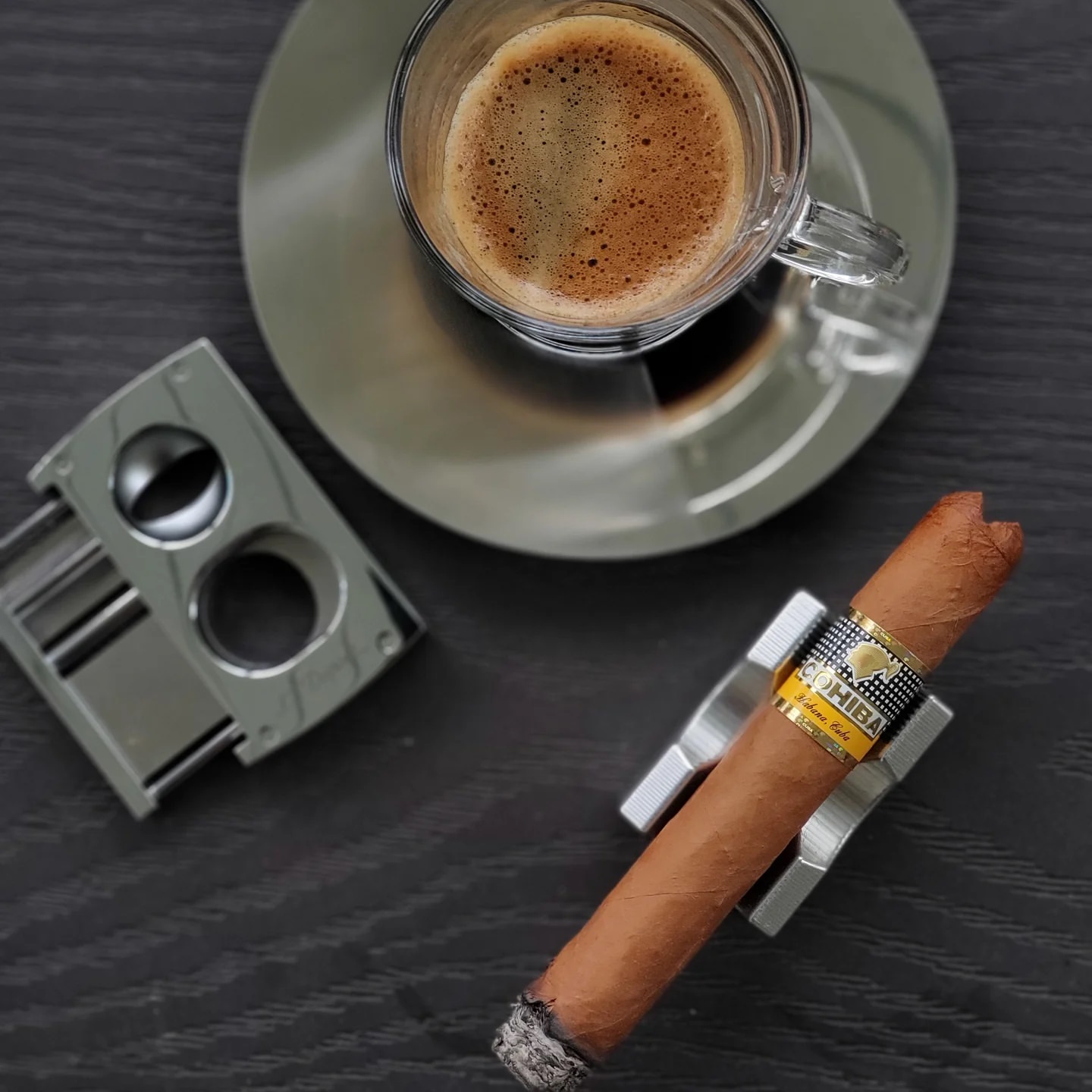 Puros cubanos premium con café - Habanos auténticos de Cuba